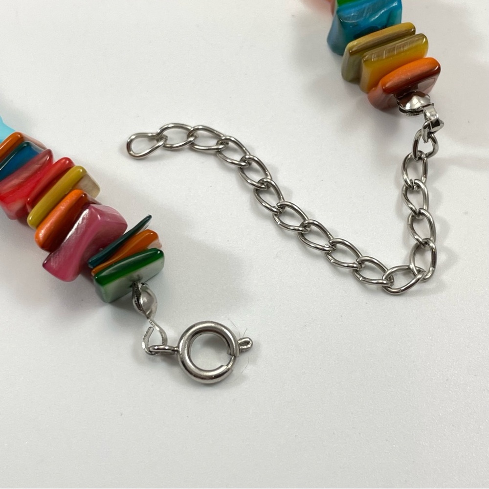 Mother of Pearl Chip Necklace Natural Chip and Stare Rainbow Colored Silver Tone - Picture 5 of 7